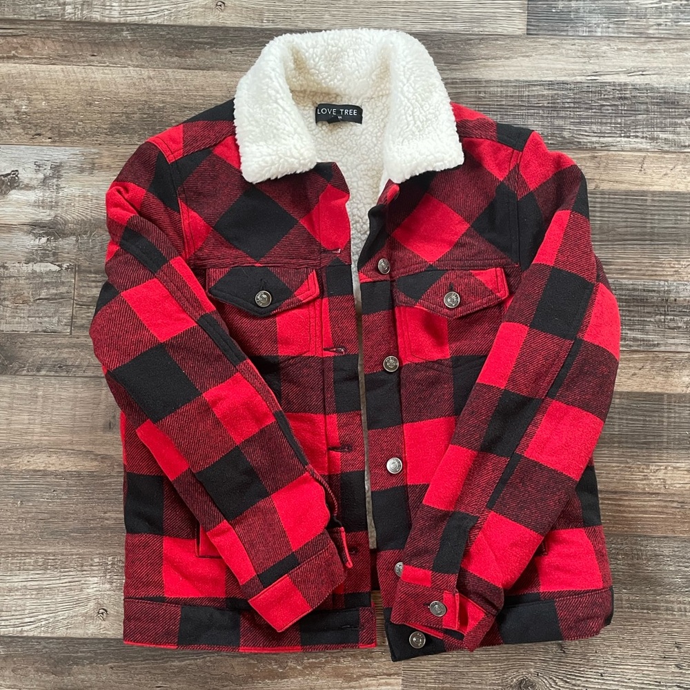 Red plaid Sherpa jacket size:small brand:love tree